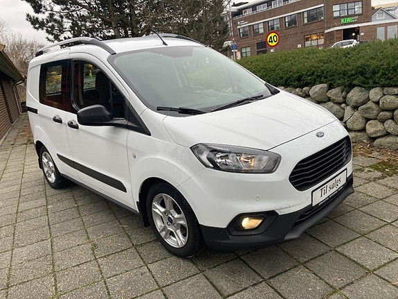 Ford Transit Courier 3 of 5
