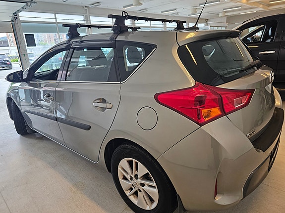 Toyota Auris 3 of 5