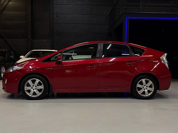 Toyota Prius 2 of 5