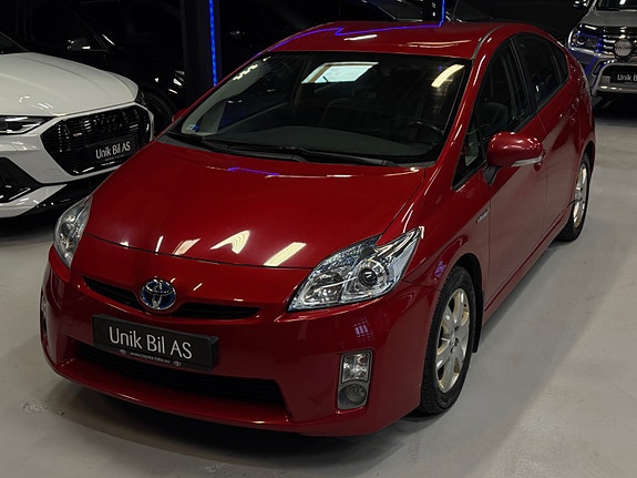 Toyota Prius 4 of 5