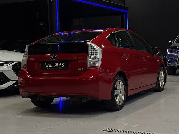 Toyota Prius 5 of 5