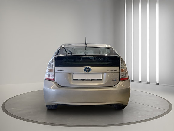 Toyota Prius 5 of 5