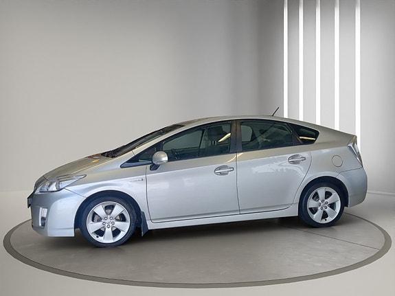 Toyota Prius 3 of 5
