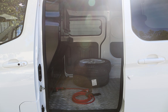 BYD T3 17 of 19
