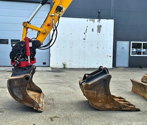JCB JZ140 LCD, 2011 mod, 6360 Timer, Rototilt, 2 Skuffer, Sentralsmøring. 10 of 30