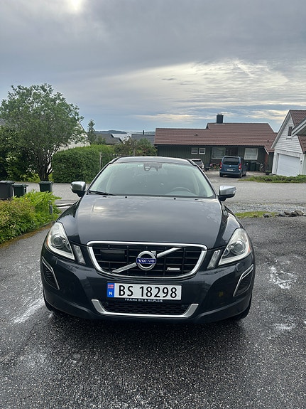 Volvo XC60 2 of 5