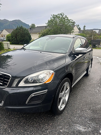 Volvo XC60 3 of 5
