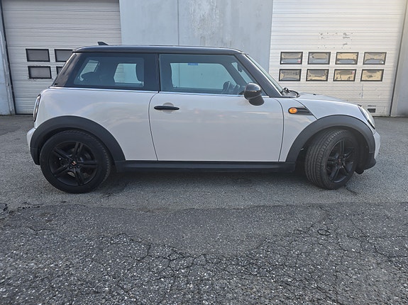 MINI One 3 of 5