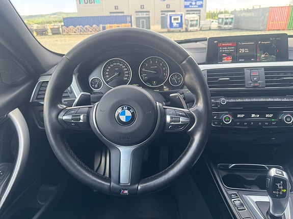 BMW 330e 13 of 28
