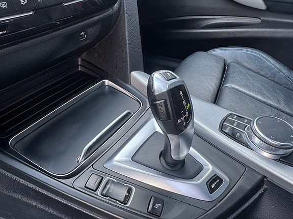 BMW 330e 15 of 28