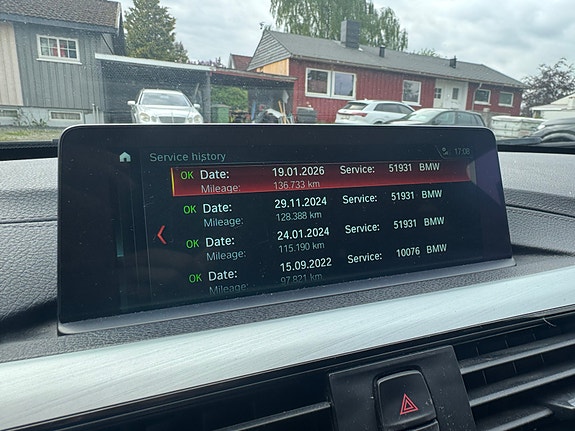 BMW 330e 24 of 28