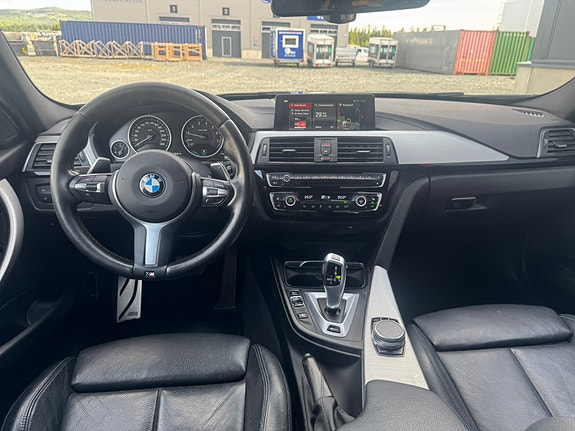 BMW 330e 12 of 28