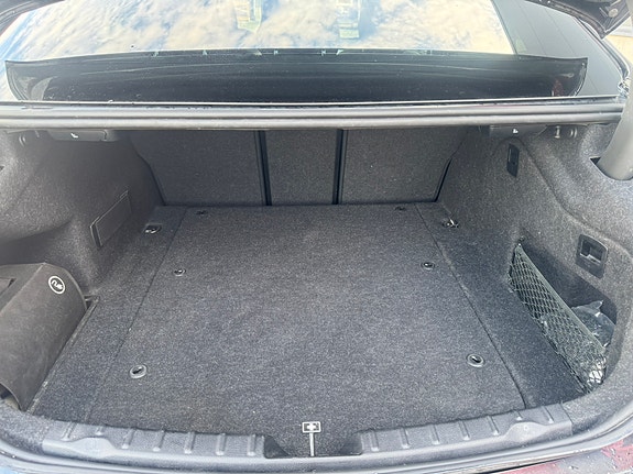 BMW 330e 18 of 28