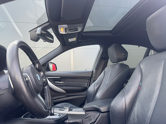 BMW 330e 11 of 28