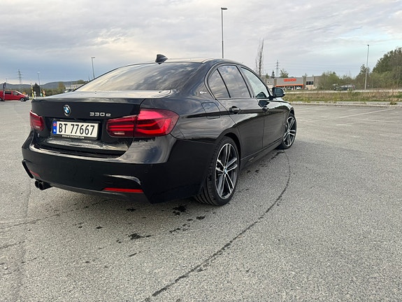 BMW 330e 8 of 28