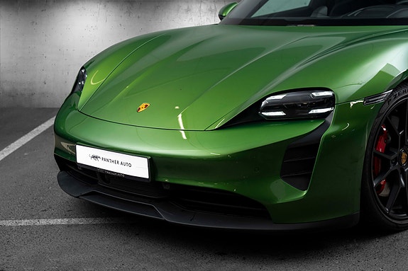 Porsche Taycan Sport Turismo 2 of 5