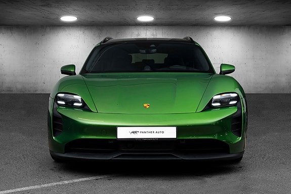Porsche Taycan Sport Turismo 4 of 5