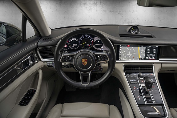 Porsche Panamera 4 27 of 30