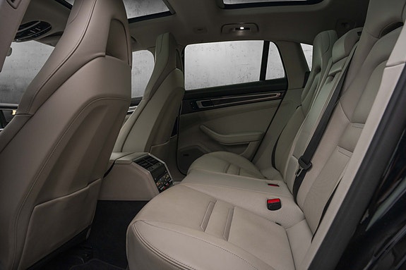 Porsche Panamera 4 25 of 30