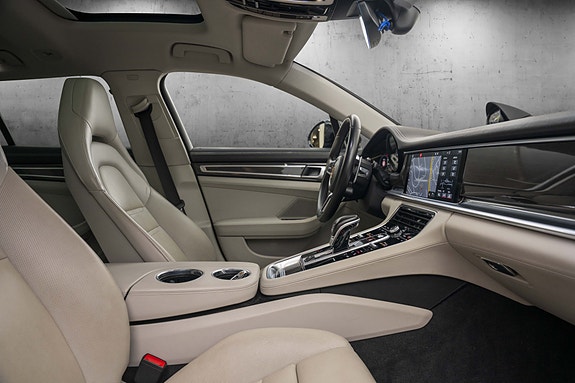 Porsche Panamera 4 30 of 30