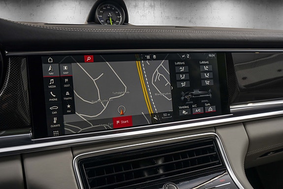 Porsche Panamera 4 15 of 30