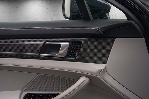 Porsche Panamera 4 20 of 30