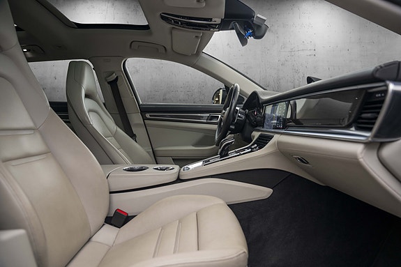 Porsche Panamera 4 29 of 30