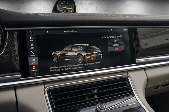 Porsche Panamera 4 13 of 30