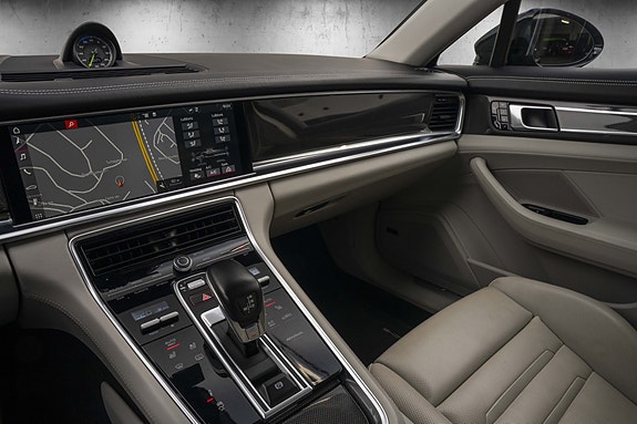 Porsche Panamera 4 17 of 30
