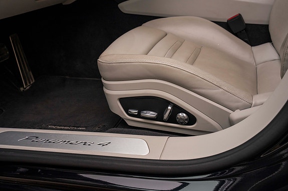 Porsche Panamera 4 24 of 30