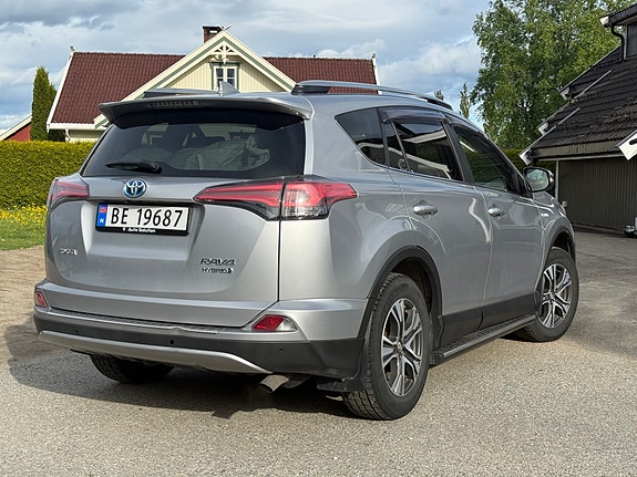 Toyota RAV4 3 of 5