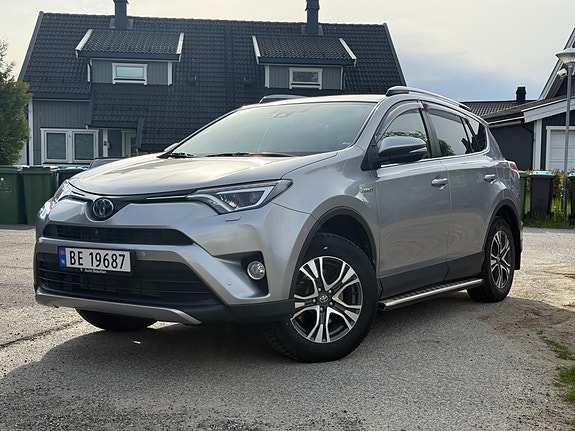 Toyota RAV4 2 of 5