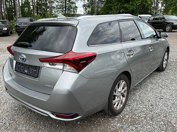 Toyota Auris 4 of 5