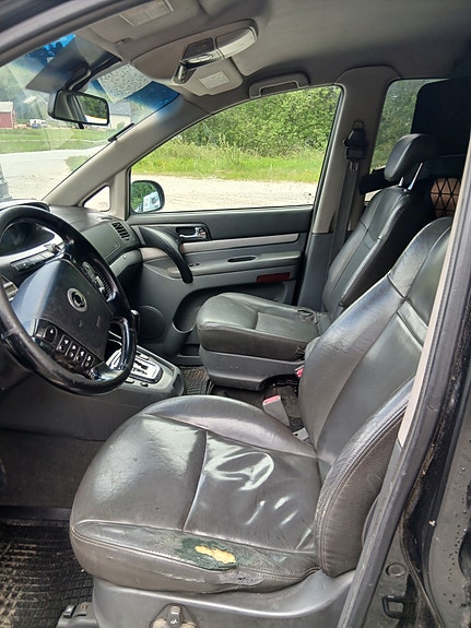 SsangYong Rodius 5 of 9