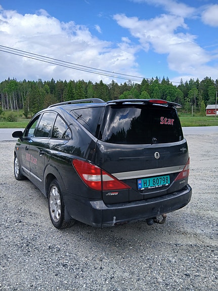 SsangYong Rodius 4 of 9