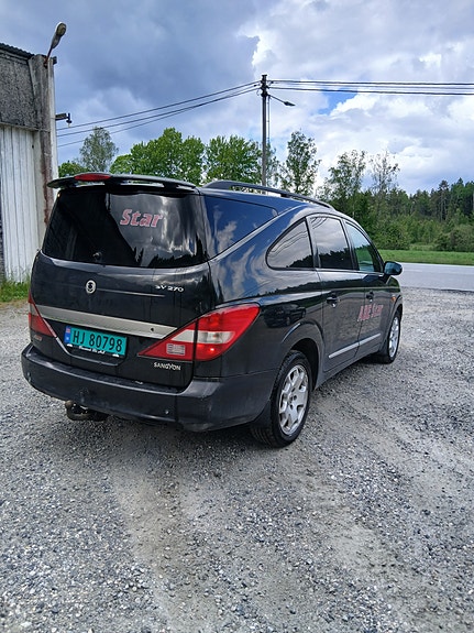 SsangYong Rodius 3 of 9