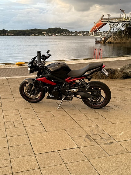 Triumph Street Triple 675 2 of 4