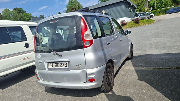 Toyota Yaris Verso 5 of 5