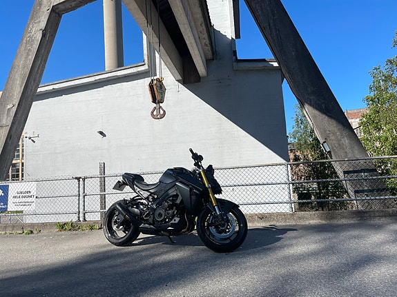 Suzuki GSX-S 1000 2 of 5
