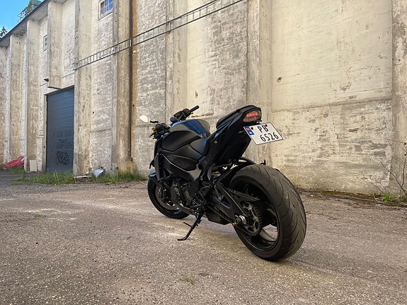 Suzuki GSX-S 1000 4 of 5