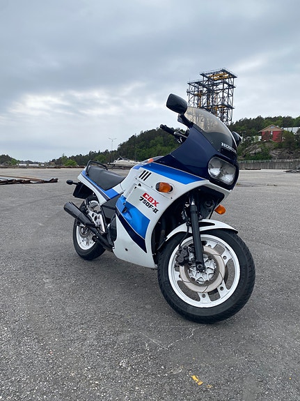 Honda CBX 750F2 4 of 14