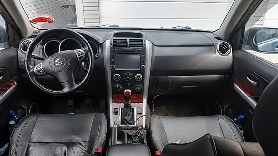 Suzuki Grand Vitara 7 of 9