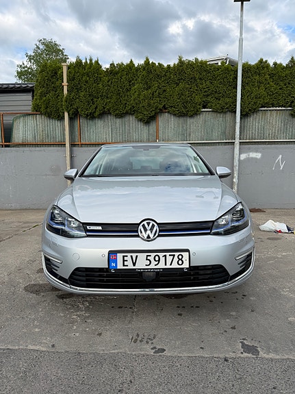 Volkswagen e-Golf VII 4 of 5