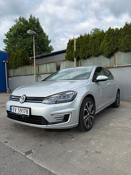 Volkswagen e-Golf VII 2 of 5