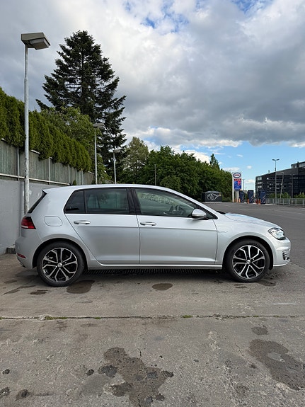 Volkswagen e-Golf VII 5 of 5