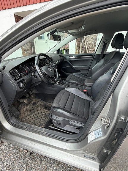 Volkswagen Golf VII 6 of 8
