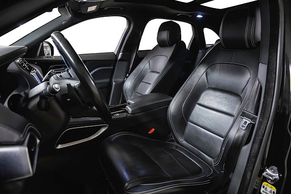 Jaguar F-PACE 3 of 5