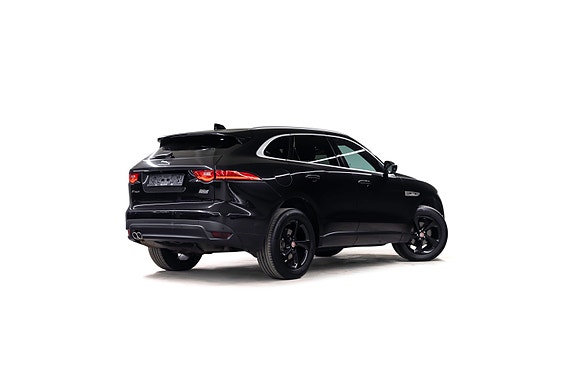 Jaguar F-PACE 2 of 5