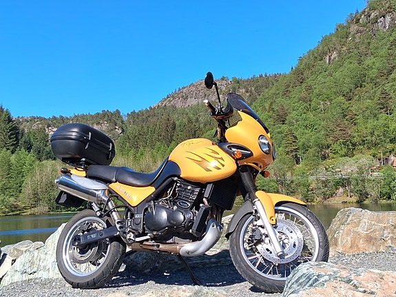 Triumph Tiger 900 2 of 5