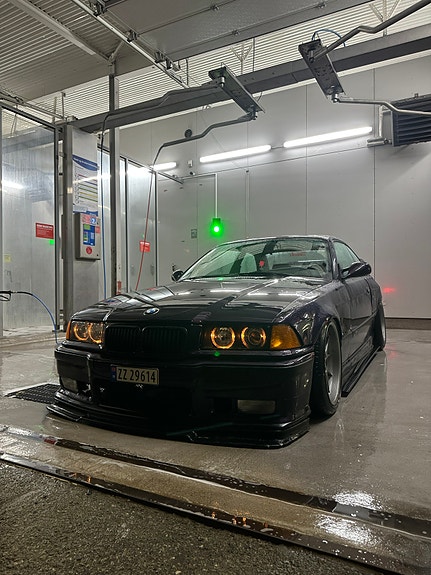 BMW 325i 5 of 5
